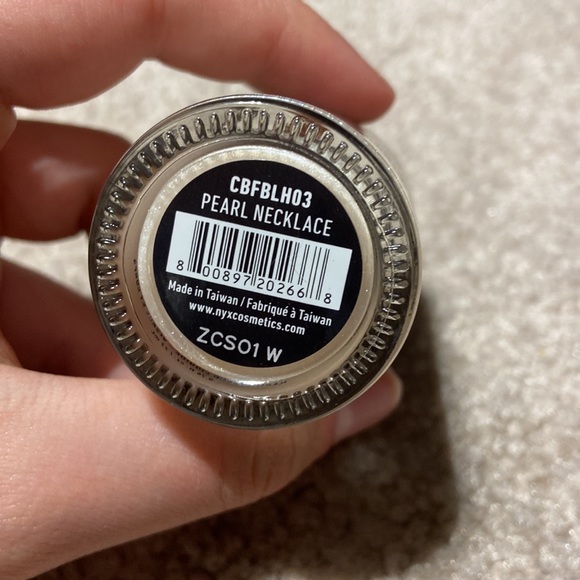 NWOT NYX California Beamin’ in shade Pearl Necklace - Picture 4 of 5